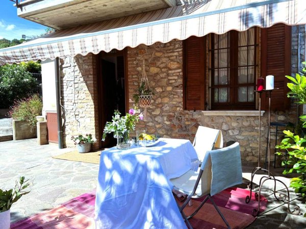 casa indipendente in vendita a Lonato del Garda in zona Barcuzzi