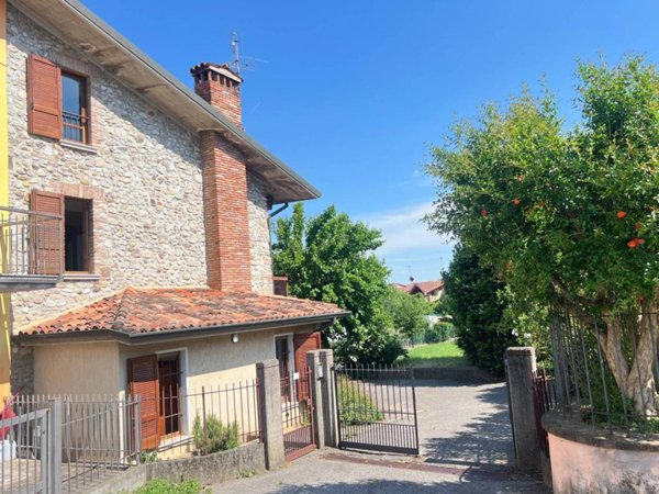 casa indipendente in vendita a Lonato del Garda in zona Barcuzzi