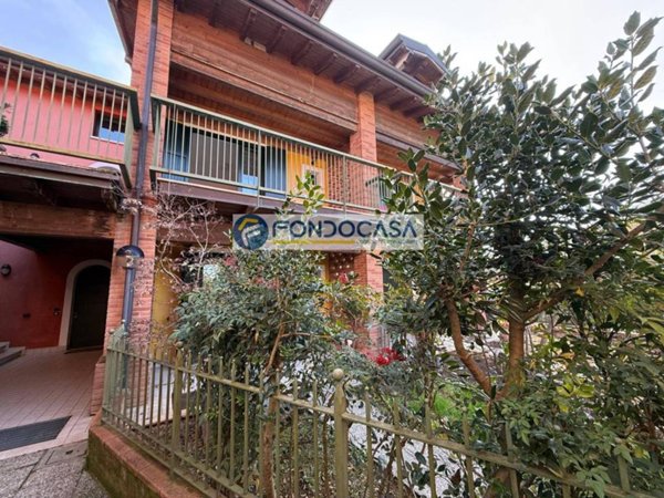 casa indipendente in vendita a Lonato del Garda in zona Malocco