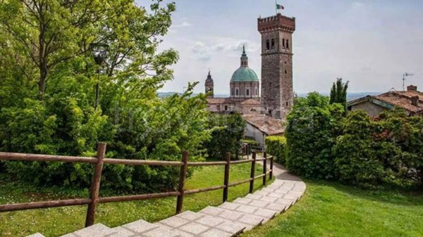 casa indipendente in vendita a Lonato del Garda