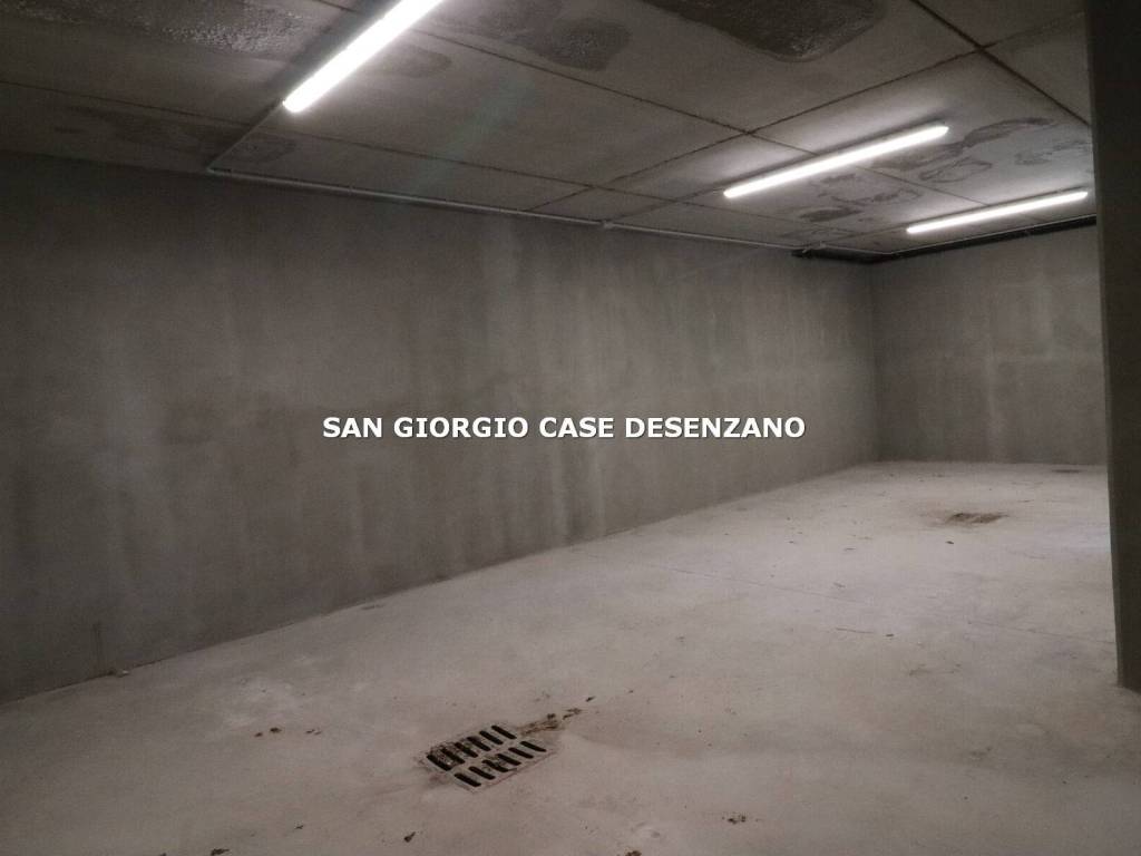 locale di sgombero in vendita a Lonato del Garda