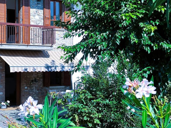 casa indipendente in vendita a Lonato del Garda in zona Barcuzzi