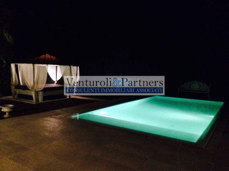 casa indipendente in vendita a Lonato del Garda in zona Barcuzzi