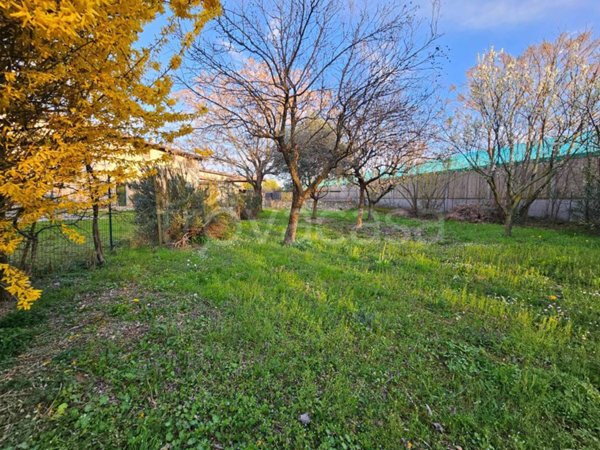 casale in vendita a Lonato del Garda in zona Salera