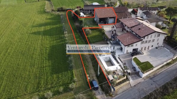 casa indipendente in vendita a Lonato del Garda in zona Maguzzano