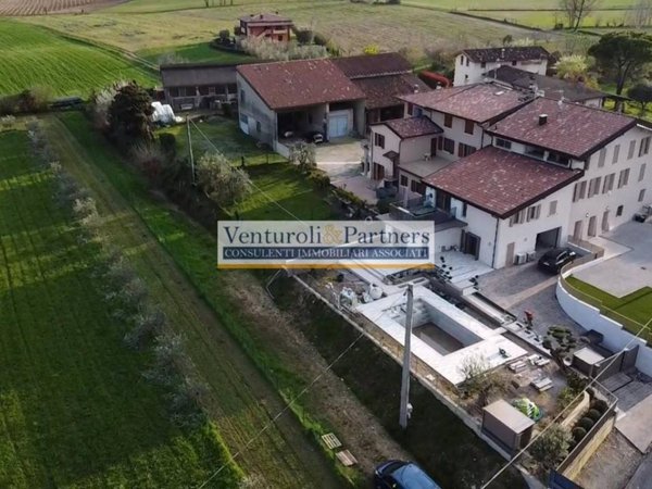 casa indipendente in vendita a Lonato del Garda in zona Maguzzano