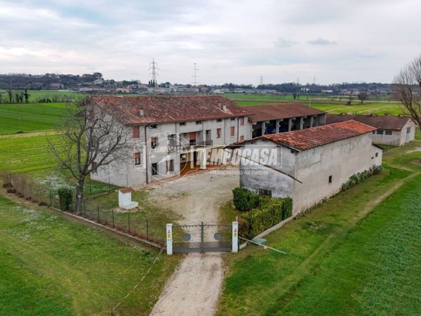 casa indipendente in vendita a Lonato del Garda