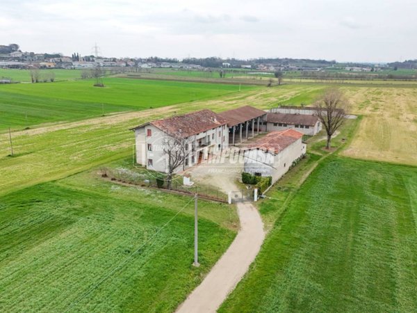 casa indipendente in vendita a Lonato del Garda
