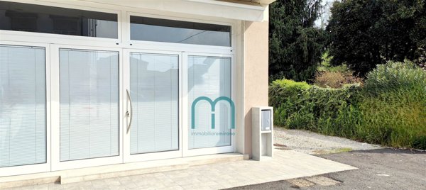 negozio in vendita a Lonato del Garda in zona Fossa