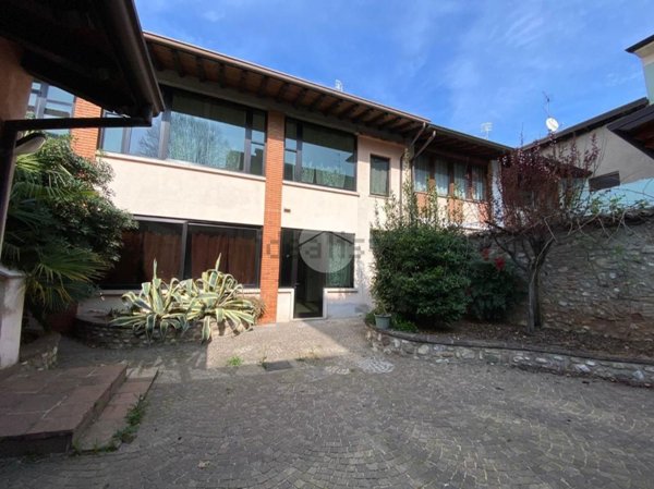 casa indipendente in vendita a Lonato del Garda