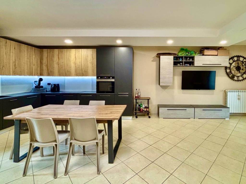 appartamento in vendita a Lonato del Garda in zona Esenta