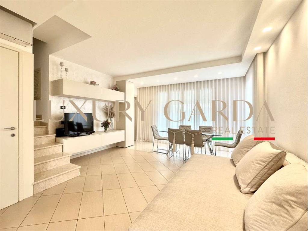 casa indipendente in vendita a Lonato del Garda in zona Barcuzzi
