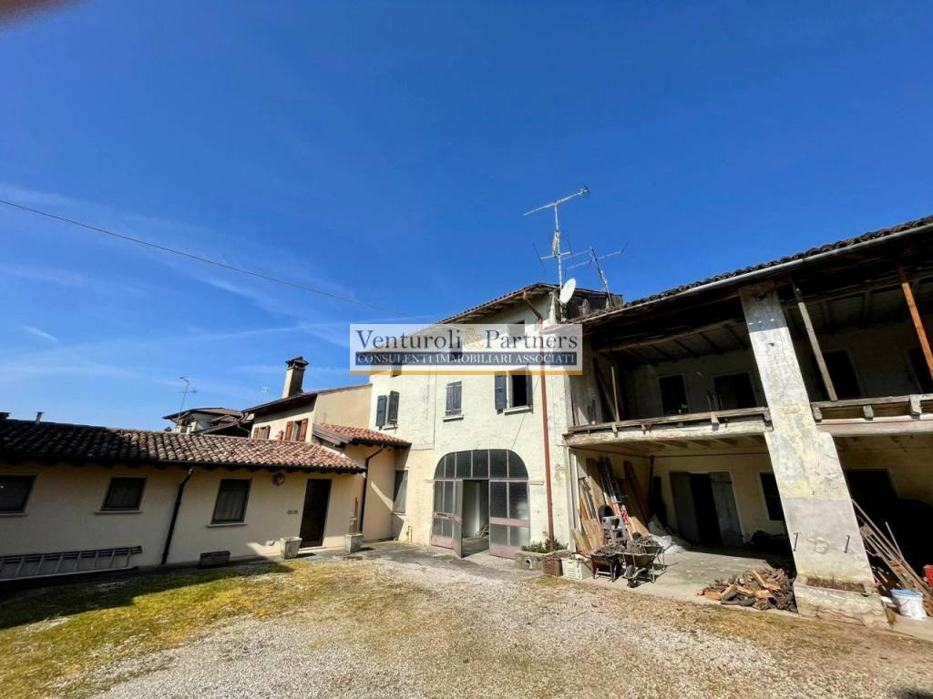casa indipendente in vendita a Lonato del Garda in zona Sedena