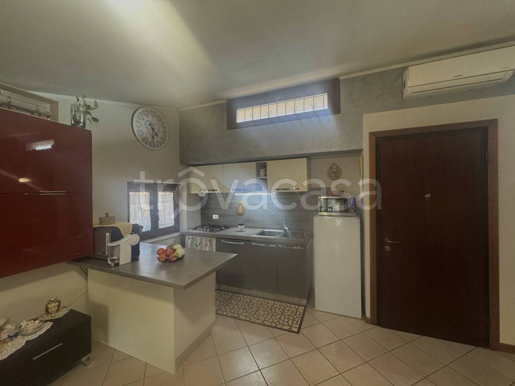 appartamento in vendita a Lonato del Garda in zona Lido