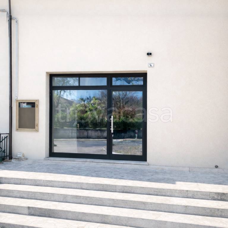negozio in vendita a Lonato del Garda