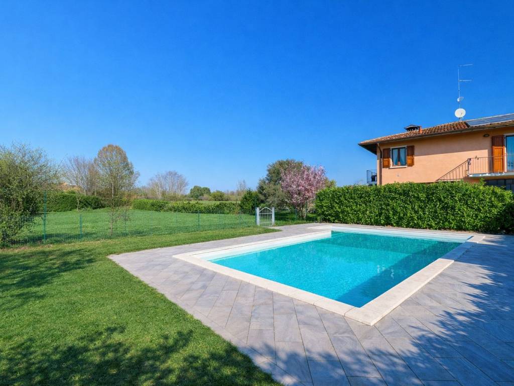 casa indipendente in vendita a Lonato del Garda