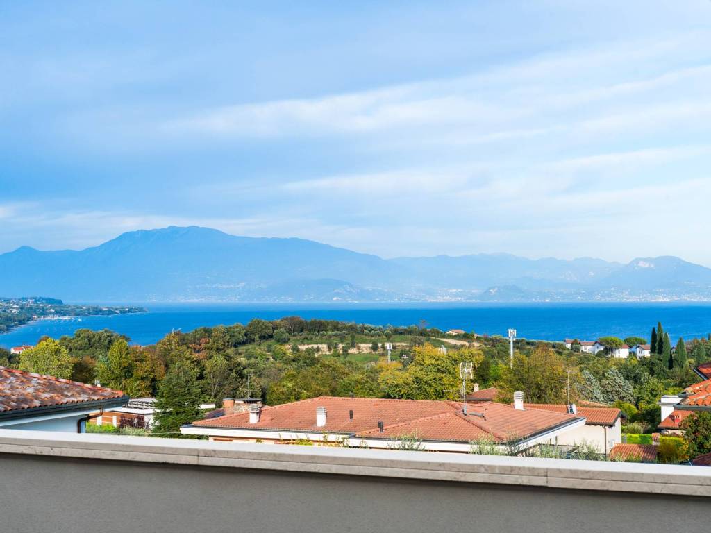 esavano in vendita a Lonato del Garda in zona Barcuzzi