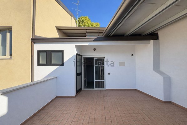 ufficio in vendita a Lonato del Garda in zona Lido