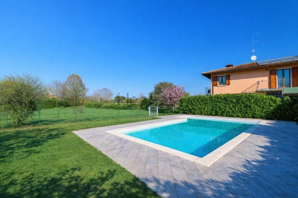 casa indipendente in vendita a Lonato del Garda