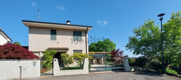casa indipendente in vendita a Lonato del Garda