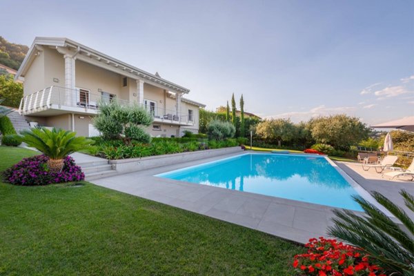 casa indipendente in vendita a Lonato del Garda in zona Barcuzzi