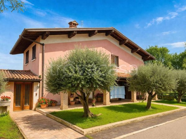 casa indipendente in vendita a Lonato del Garda in zona Sedena