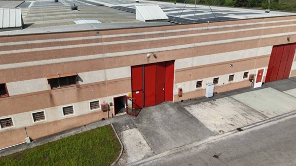 locale commerciale in vendita a Lonato del Garda