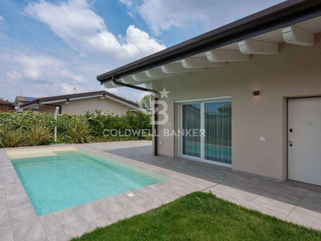 casa indipendente in vendita a Lonato del Garda in zona Lido