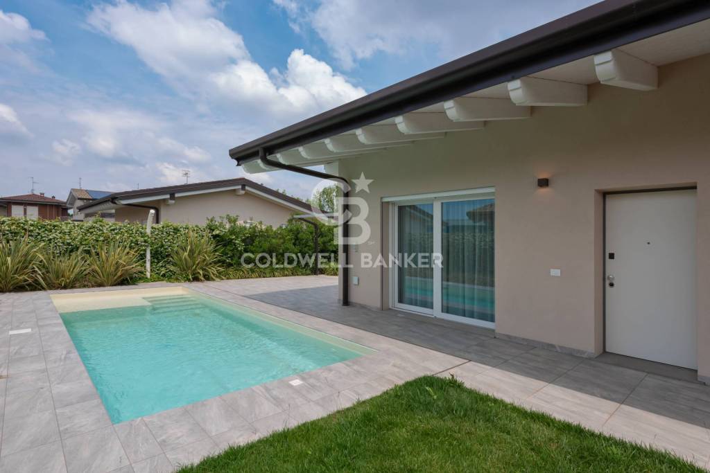 casa indipendente in vendita a Lonato del Garda in zona Lido