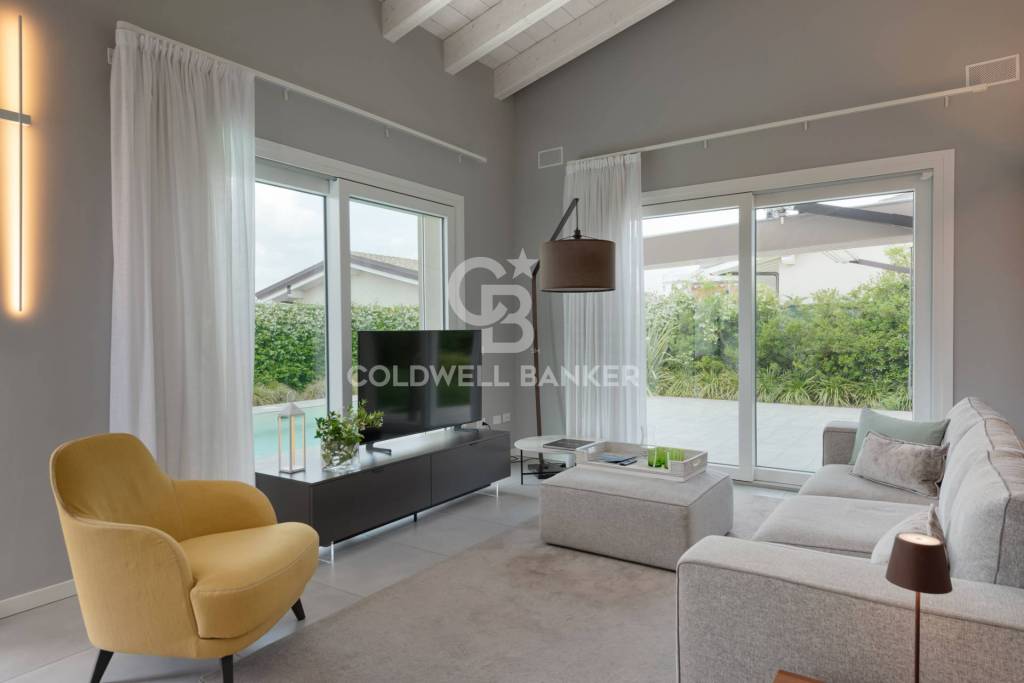 casa indipendente in vendita a Lonato del Garda in zona Lido