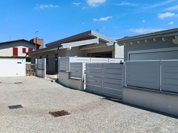 casa indipendente in vendita a Lonato del Garda