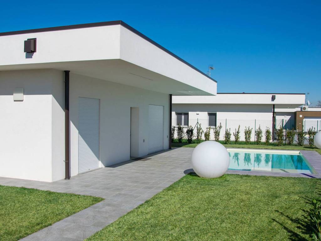 casa indipendente in vendita a Lonato del Garda