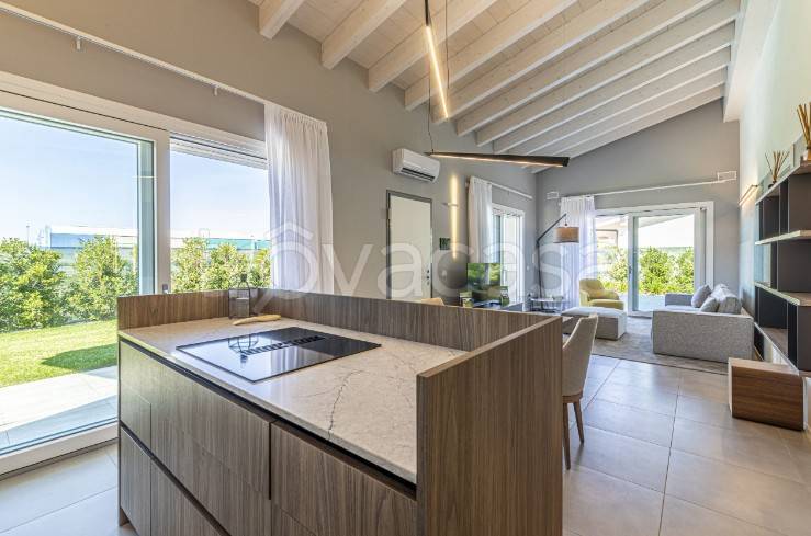 casa indipendente in vendita a Lonato del Garda
