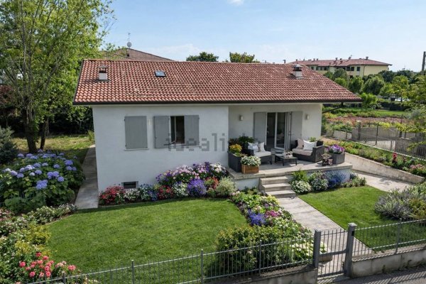 casa indipendente in vendita a Lonato del Garda