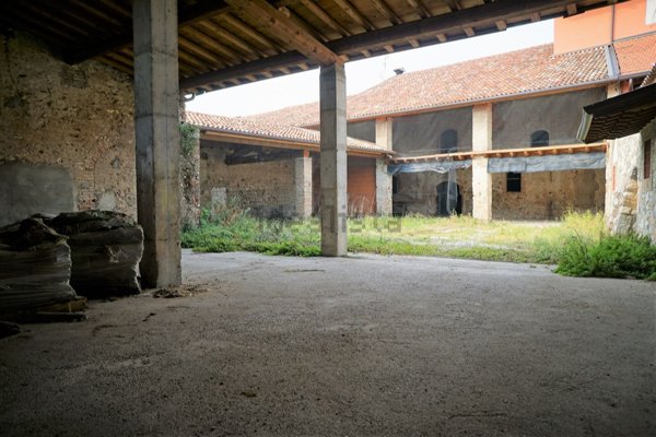 casale in vendita a Lonato del Garda in zona Cominello