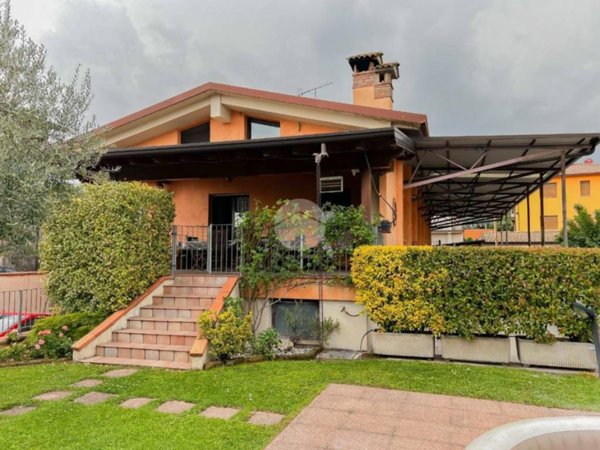 casa indipendente in vendita a Lonato del Garda