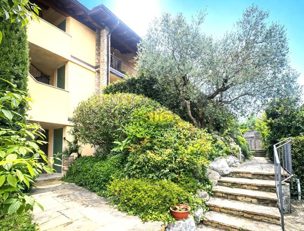 appartamento in vendita a Lonato del Garda in zona Lido