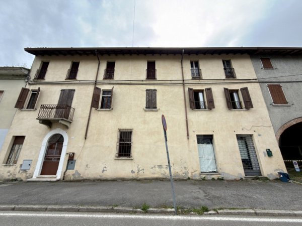 casa indipendente in vendita a Lonato del Garda in zona Esenta