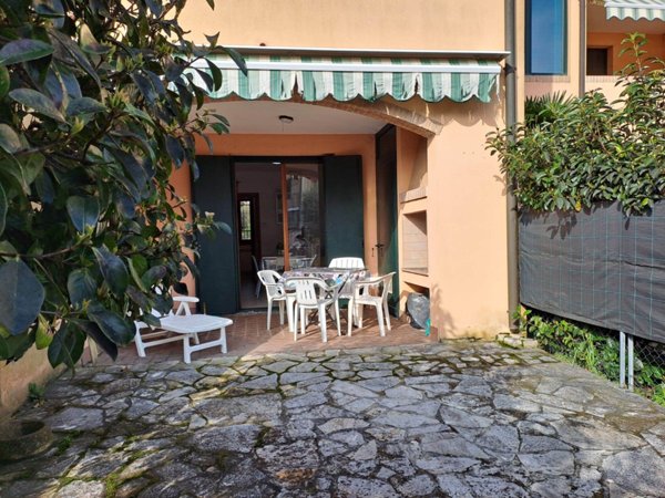casa indipendente in vendita a Lonato del Garda in zona Lido