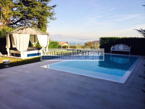 casa indipendente in vendita a Lonato del Garda in zona Barcuzzi