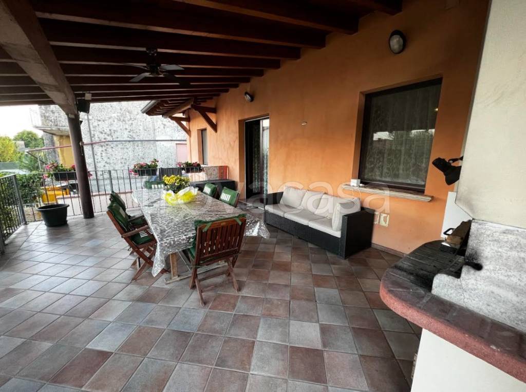 casa indipendente in vendita a Lonato del Garda in zona Lido