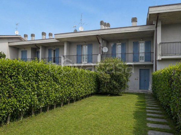 casa indipendente in vendita a Lonato del Garda in zona Esenta