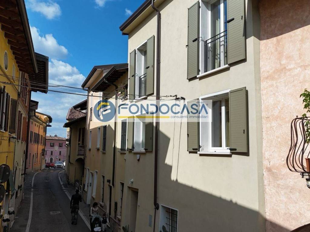 casa indipendente in vendita a Lonato del Garda