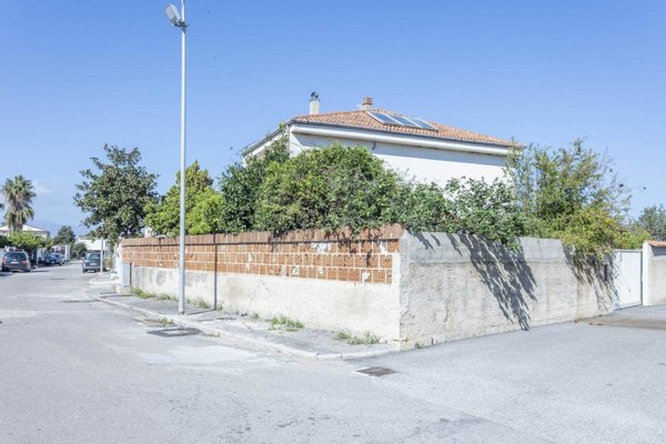 casa indipendente in vendita a Lonato del Garda in zona Lido