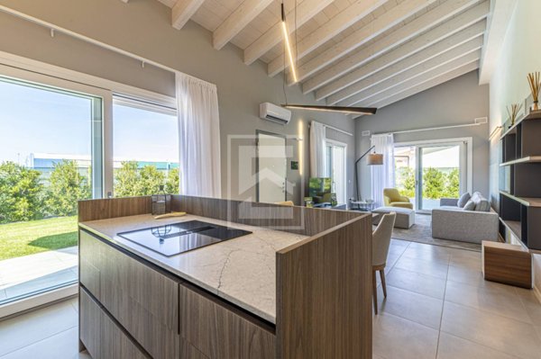 casa indipendente in vendita a Lonato del Garda