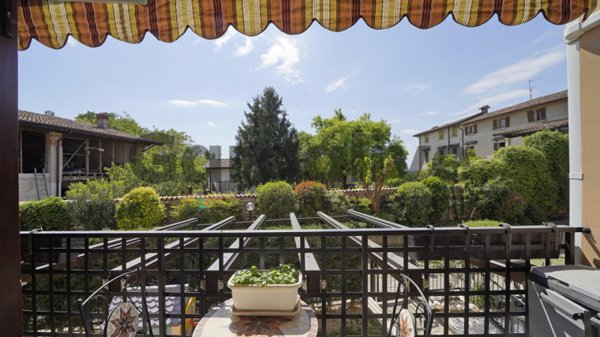 casa indipendente in vendita a Lonato del Garda in zona Sedena
