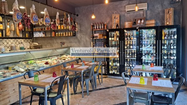 negozio in vendita a Lonato del Garda in zona Barcuzzi