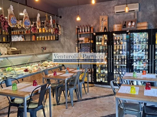 negozio in vendita a Lonato del Garda in zona Barcuzzi