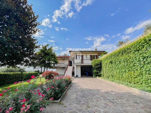 casa indipendente in vendita a Lonato del Garda in zona Centenaro