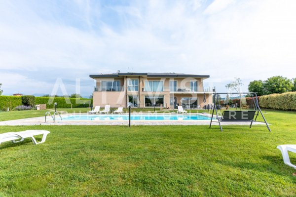 casa indipendente in vendita a Lonato del Garda in zona Bettola